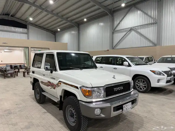 تويوتا ربع 2023 مخزن عداد 49 الف فقط وكالة 4