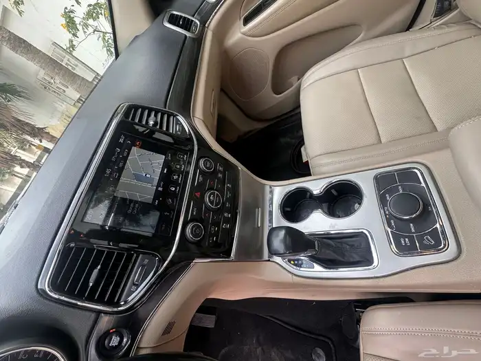 جيب جراند شيروكي2019ليمتيد دبلV6 بانوراما فل كامل نضيف مصين 47