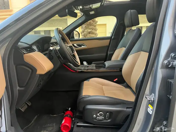 لاندروفر 2025 فيلار p250 مالك اول ممشى 21 الف بحالة الجديد 13