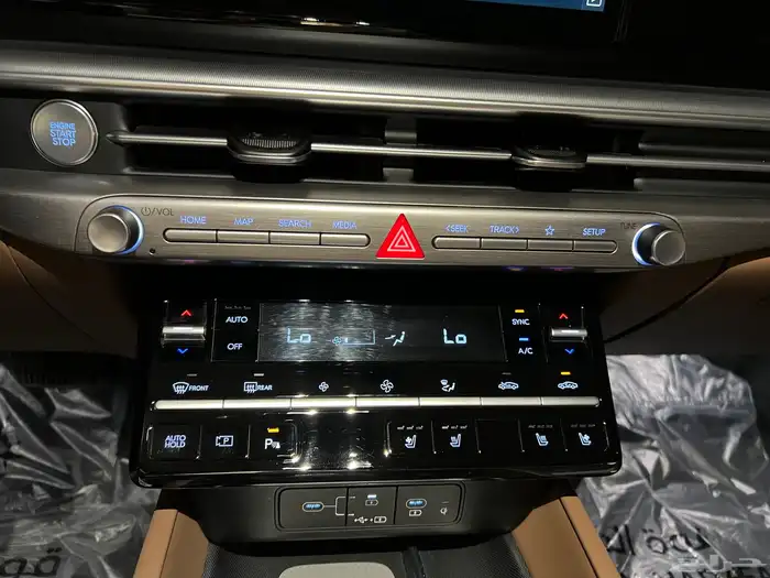 ازيرا بريميوم 2024 ( شبه جديد ) وارد الوعلان 19