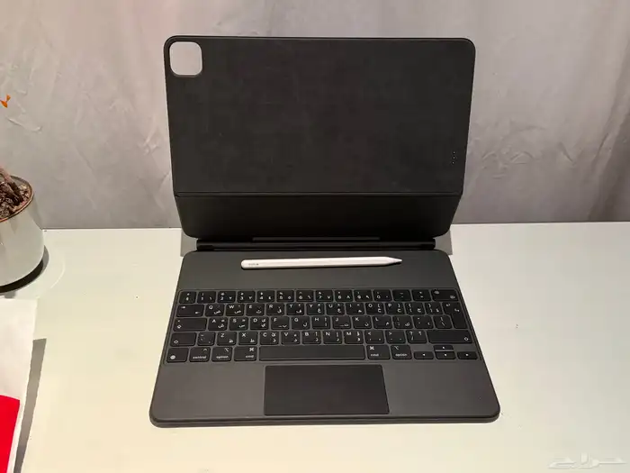 كيبورد ايباد برو 12.9 مع قلم ابل شبه جديد استعمال خفيف 2