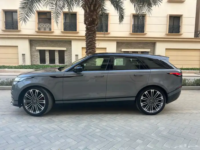 لاندروفر 2025 فيلار p250 مالك اول ممشى 21 الف بحالة الجديد 5