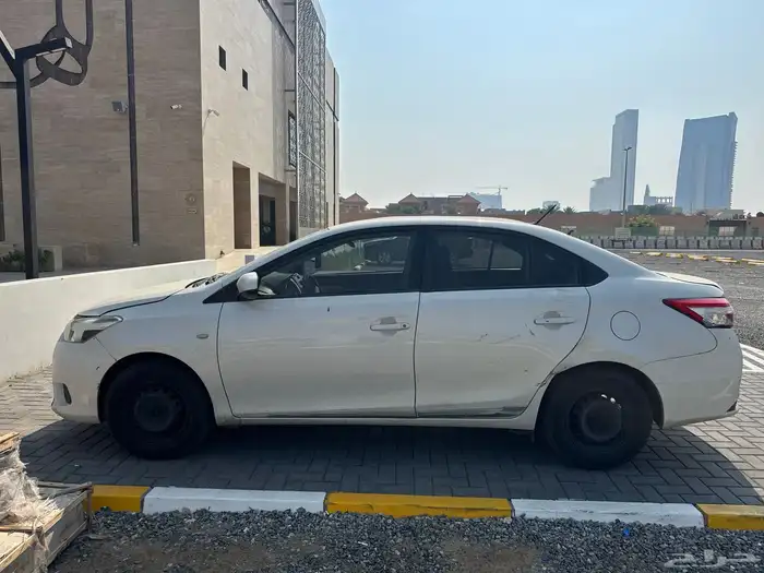 يارس موديل 2016 قير عادي مغير مكينة فيها دقة في الرفرف 1