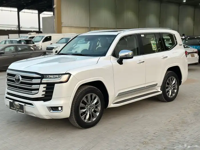 تويوتا لاندكروزر VXR فل كامل توين تيربو 2022 3