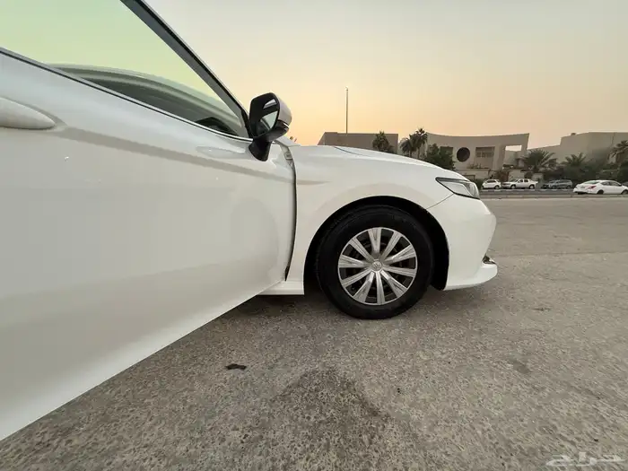 تويوتا كامري 2020 سعودي قمه بنضافه مالك واحد 32