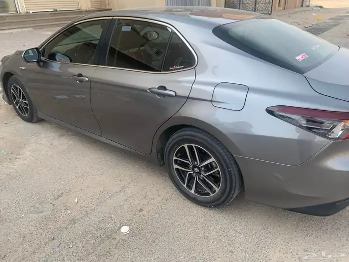 كامري 2023 LE مطور هايبرد تيتانيوم مميز 10