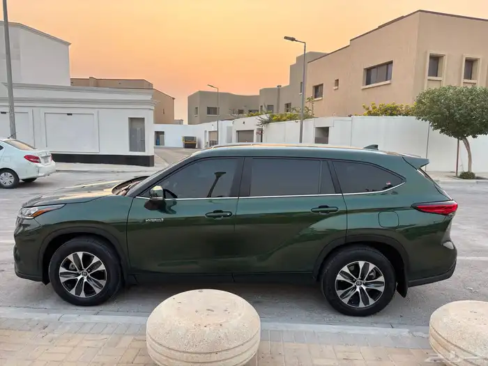 للبيع تويوتا هايلاندر GLE موديل 2023 نظافه وكاله وممشى قليل 11