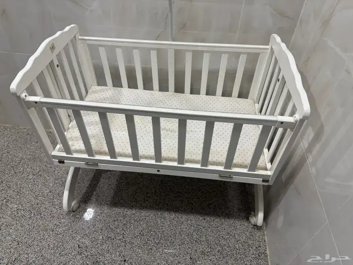 سرير اطفال 1
