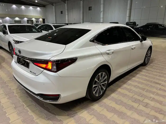 لكزس ES250 موديل 2024 نظيف 24