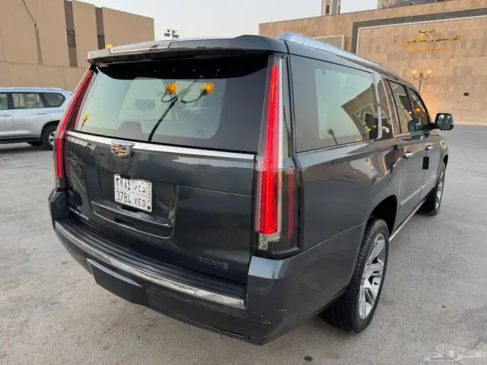 اسكاليد 2019 بريميوم (ملكي) الجميح نظيف جدا 30