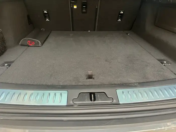 لاندروفر 2025 فيلار p250 مالك اول ممشى 21 الف بحالة الجديد 76