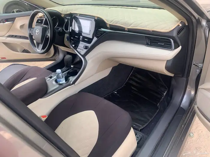 كامري 2023 LE مطور هايبرد تيتانيوم مميز 1