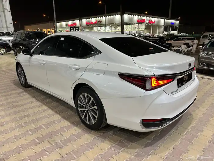لكزس ES250 موديل 2024 نظيف 25
