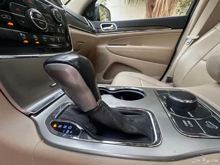 جيب جراند شيروكي2019ليمتيد دبلV6 بانوراما فل كامل نضيف مصين 28