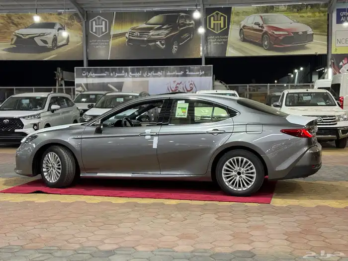 تويوتا كامري E-PLUS هايبرد 2025جديد سعودي 109.000 شامل 7