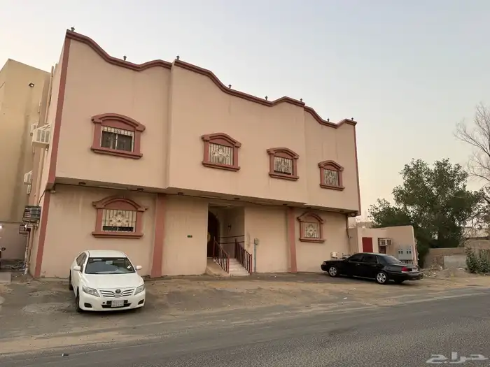 عمارة للبيع بموقع متميز علي الشارع العام بالعمره 8