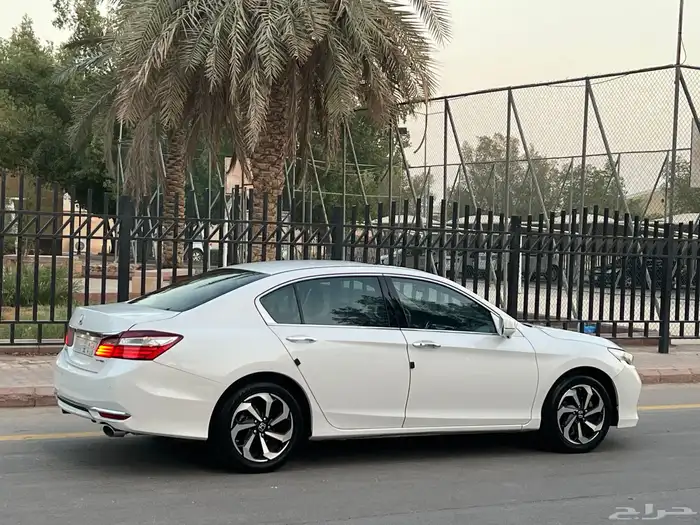 البيع هوندا اكورد (( 2017نظيف جدا )) 23