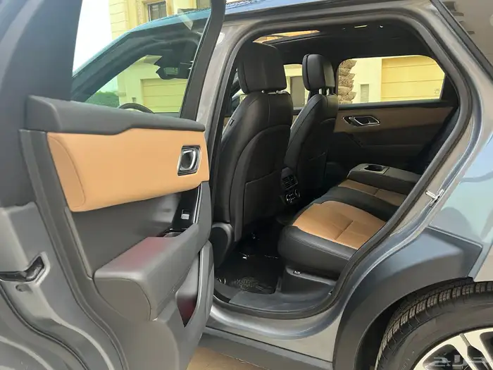 لاندروفر 2025 فيلار p250 مالك اول ممشى 21 الف بحالة الجديد 63