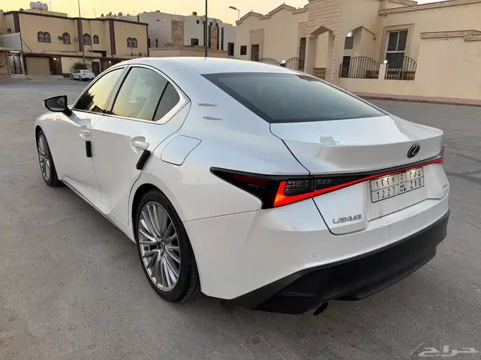 لكزس IS350 فل كامل 2021 8