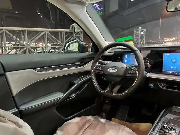 فورد تورس امبيانتي 2026 صيانه مجانيه 9