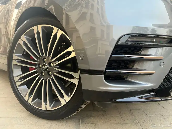 لاندروفر 2025 فيلار p250 مالك اول ممشى 21 الف بحالة الجديد 34