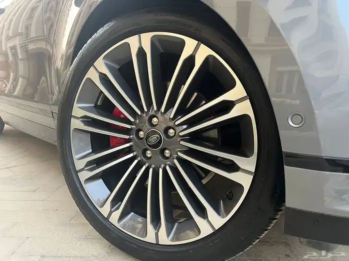 لاندروفر 2025 فيلار p250 مالك اول ممشى 21 الف بحالة الجديد 7