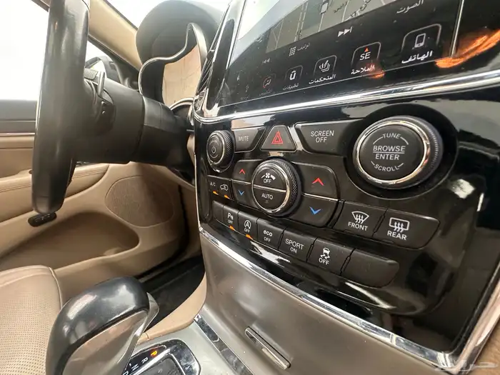 جيب جراند شيروكي2019ليمتيد دبلV6 بانوراما فل كامل نضيف مصين 18