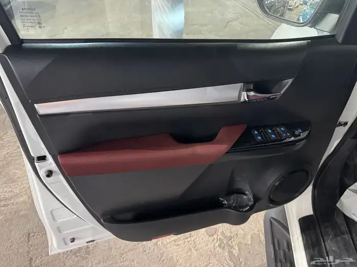 للبيع هايلوكس 2025 اصفار سعودي 6