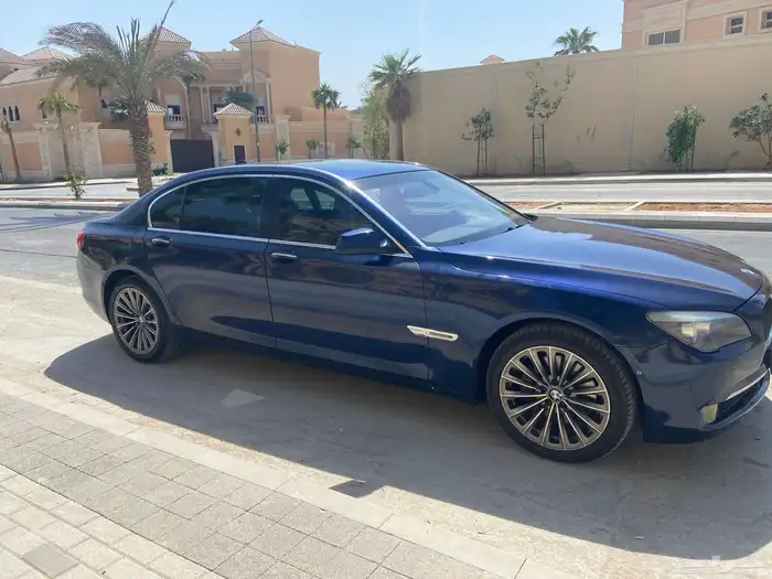 BMW 740 2012 1