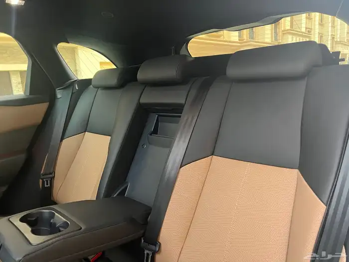 لاندروفر 2025 فيلار p250 مالك اول ممشى 21 الف بحالة الجديد 64