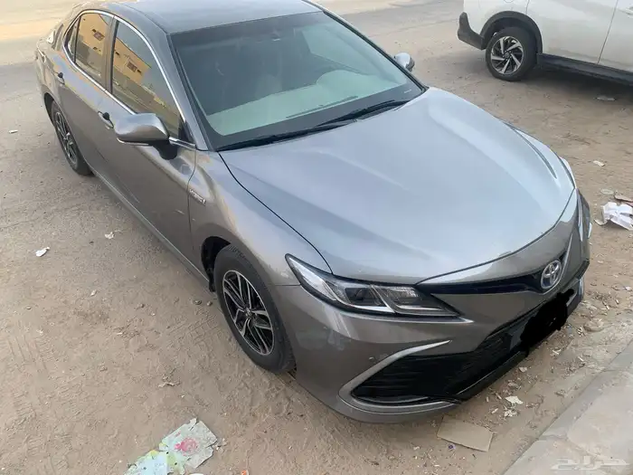 كامري 2023 LE مطور هايبرد تيتانيوم مميز 8