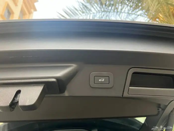 لاندروفر 2025 فيلار p250 مالك اول ممشى 21 الف بحالة الجديد 83