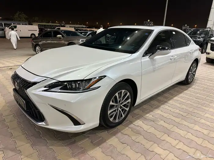 لكزس ES250 موديل 2024 نظيف 1