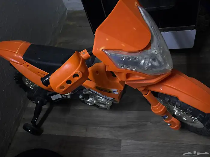 دباب اثنين.لهم عشر شهور لعبوا فيه مرتين.كلهم يشتغلن شاحن مع 1