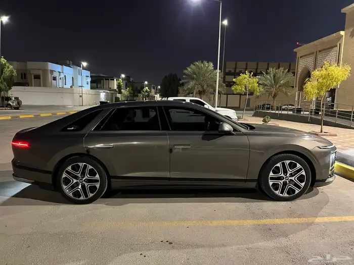 ازيرا بريميوم 2024 ( شبه جديد ) وارد الوعلان 11