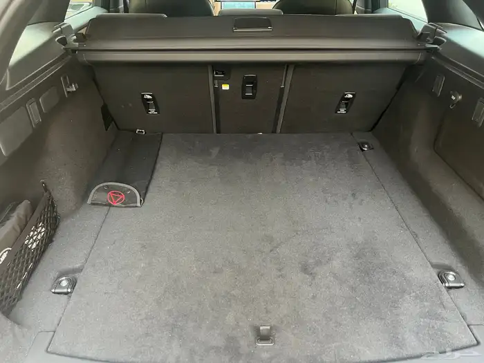 لاندروفر 2025 فيلار p250 مالك اول ممشى 21 الف بحالة الجديد 77