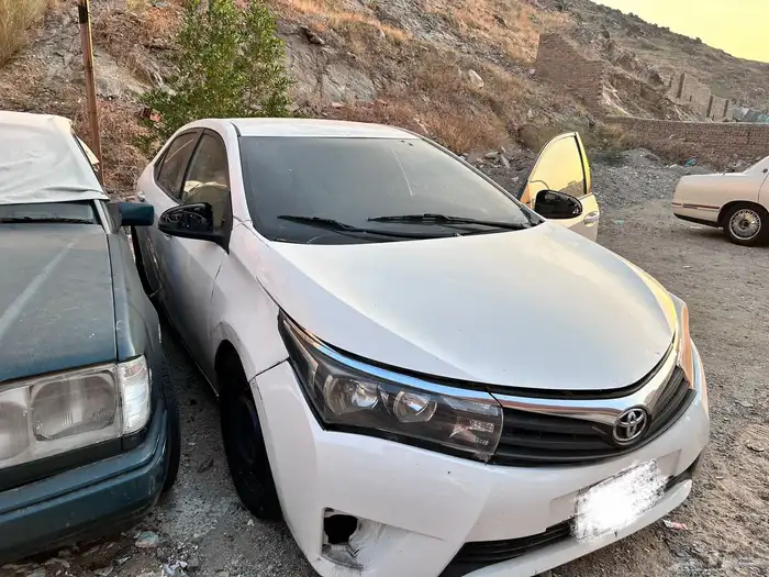 تويوتا كورلا 2015 تشليح او بيع ويتحمل الرسوم 1