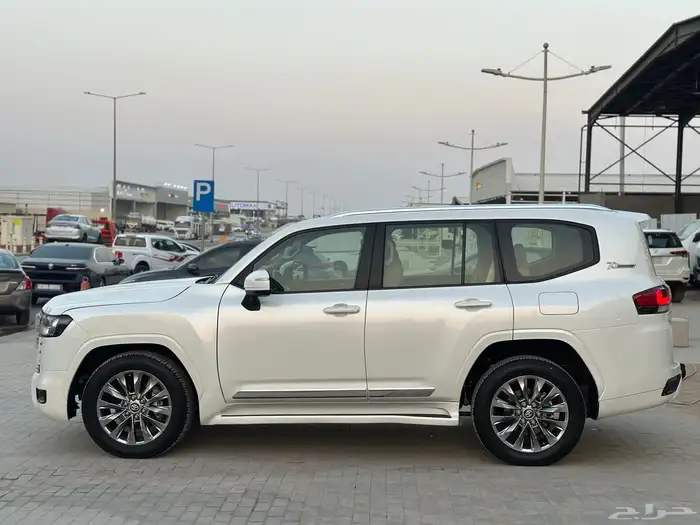 تويوتا لاندكروزر جكسار L3 ابيض 2022 4