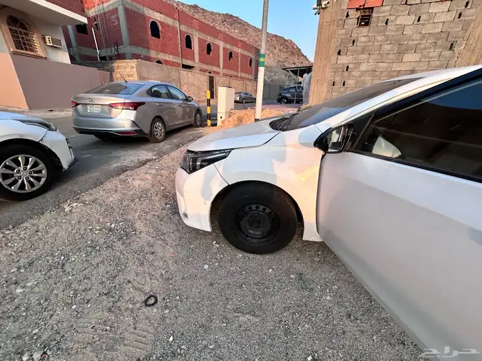 تويوتا كورلا 2015 تشليح او بيع ويتحمل الرسوم 3