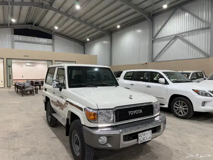 تويوتا ربع 2023 مخزن عداد 49 الف فقط وكالة 3