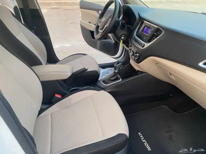 للبيع اكسنت 2023 10