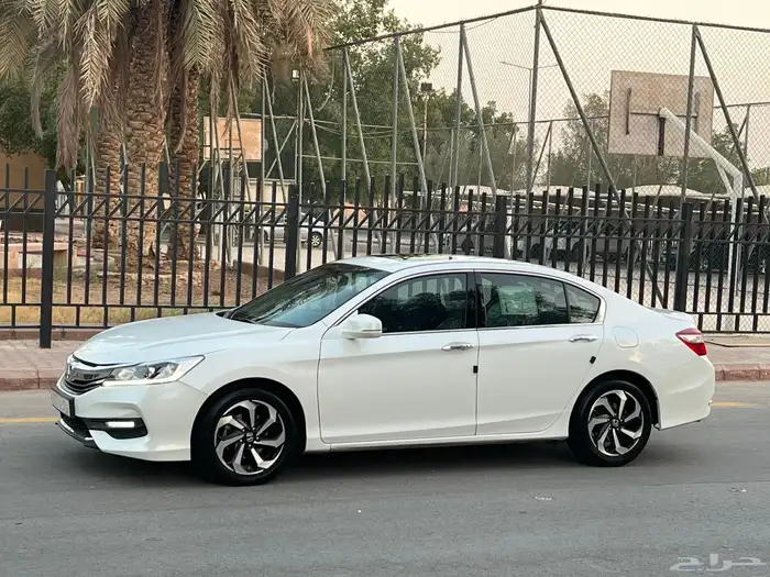 البيع هوندا اكورد (( 2017نظيف جدا )) 7