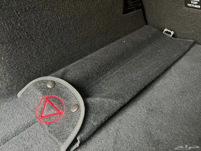 لاندروفر 2025 فيلار p250 مالك اول ممشى 21 الف بحالة الجديد 81