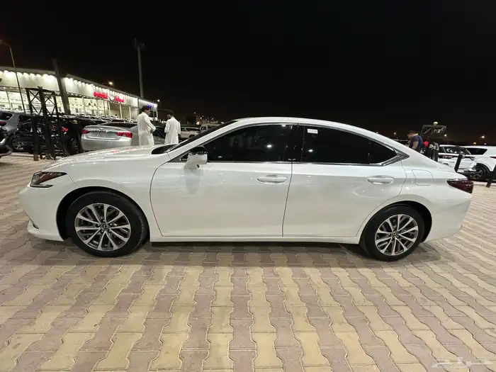 لكزس ES250 موديل 2024 نظيف 4