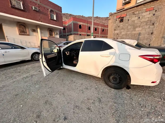 تويوتا كورلا 2015 تشليح او بيع ويتحمل الرسوم 4