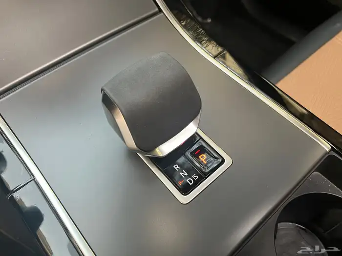 لاندروفر 2025 فيلار p250 مالك اول ممشى 21 الف بحالة الجديد 87