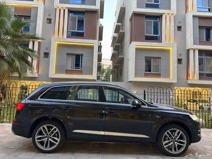 Audi Q7 2019 شبه جديد 5