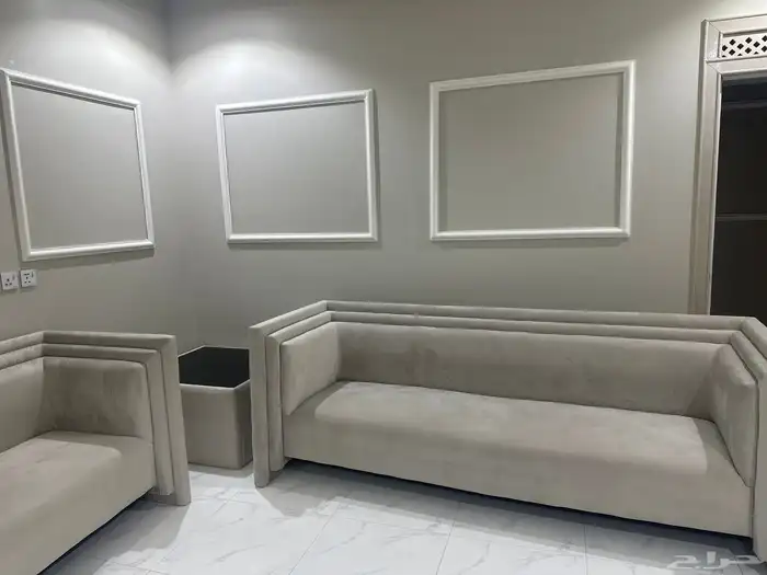 كنب شبه جديد مع طاوله 0