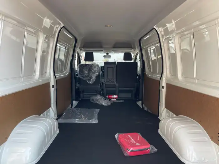 تويوتا باص بضاعة سقف عالي باب منفصل موديل 2026 ديزل 8