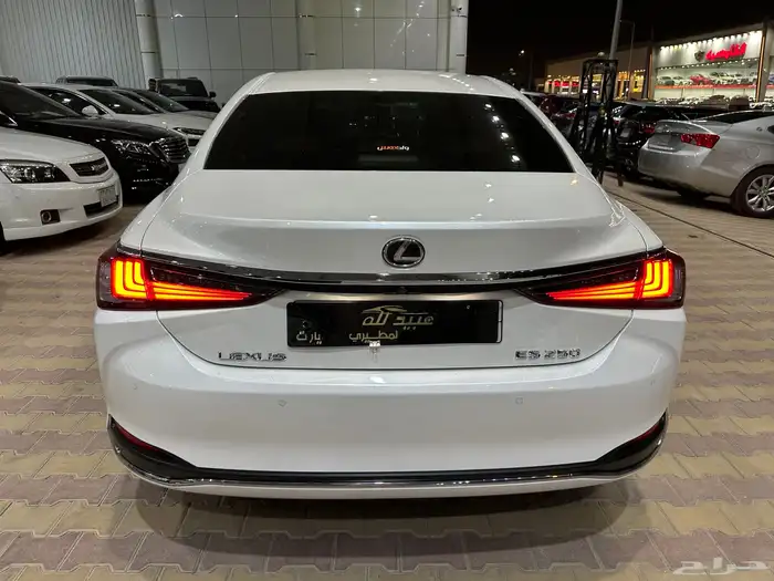 لكزس ES250 موديل 2024 نظيف 26